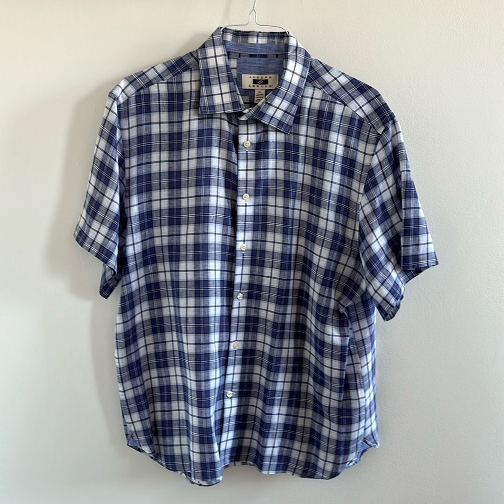 Men’s linen and polyester short sleeved button down